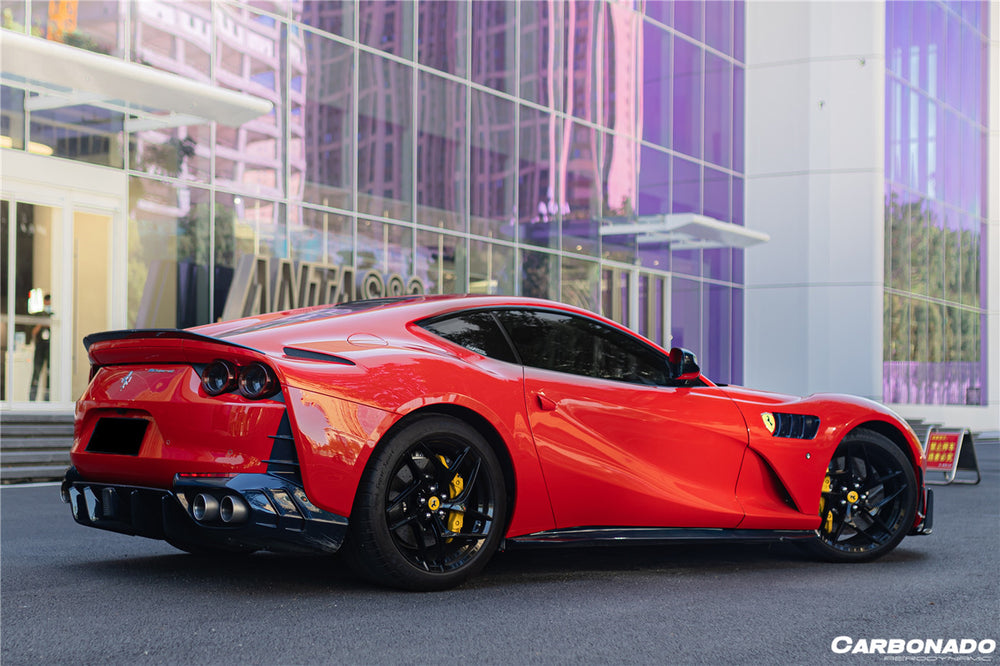 2018-UP Ferrari 812 Superfast MSY Style Rear Diffuser with Light - Carbonado
