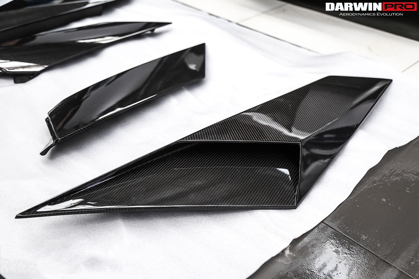 2011-2016 Lamborghini Aventador LP700 Coupe & Roadster BKSS Style Carbon Fiber Rear Side Scoops - DarwinPRO Aerodynamics