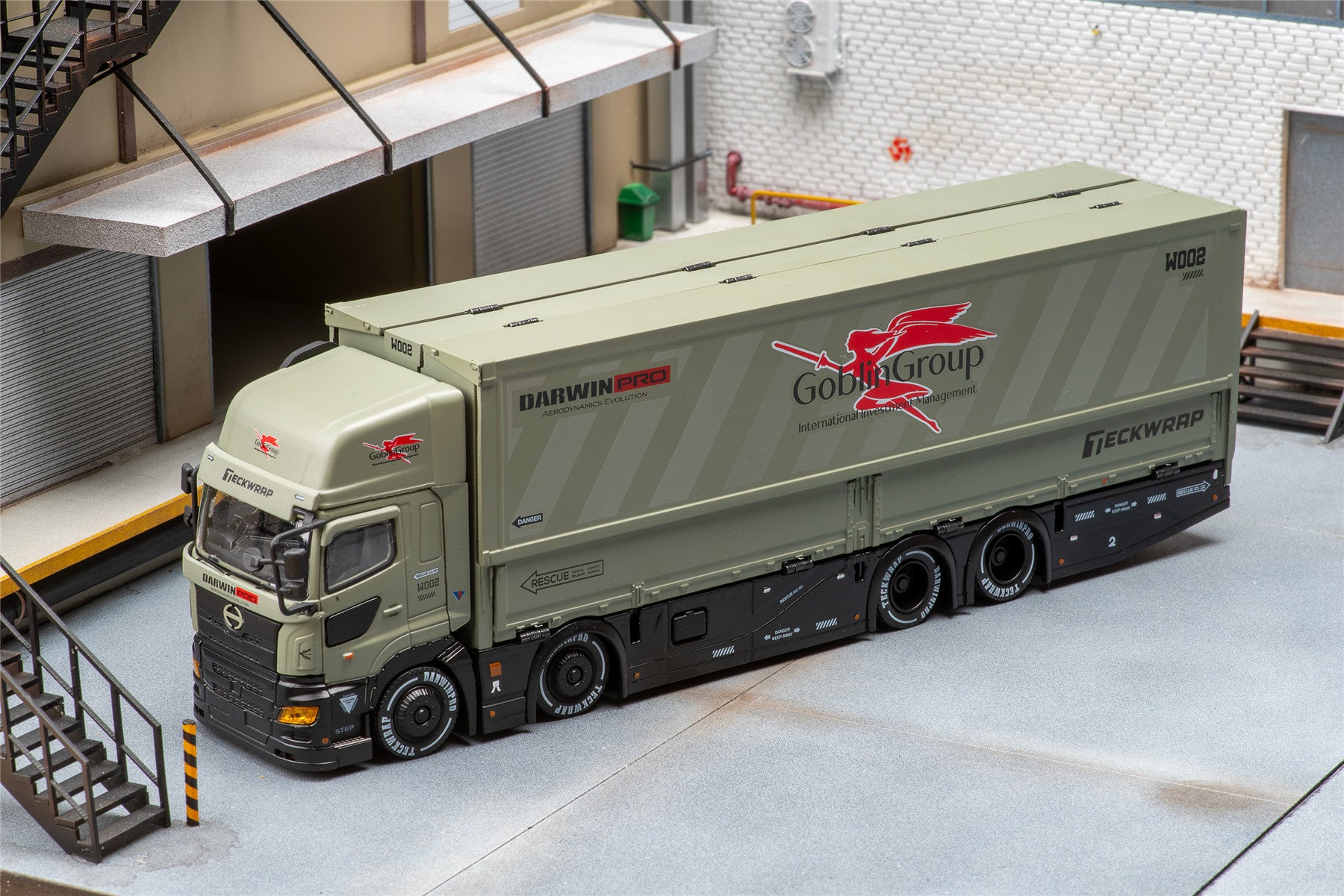 DarwinPRO Limited Edition 1:64 Scale Diecast Cutom Transport Trunk