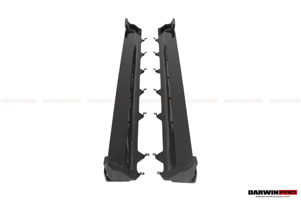 Faldones laterales de fibra de carbono estilo BKSS de Rolls-Royce Cullinan 2018-2024